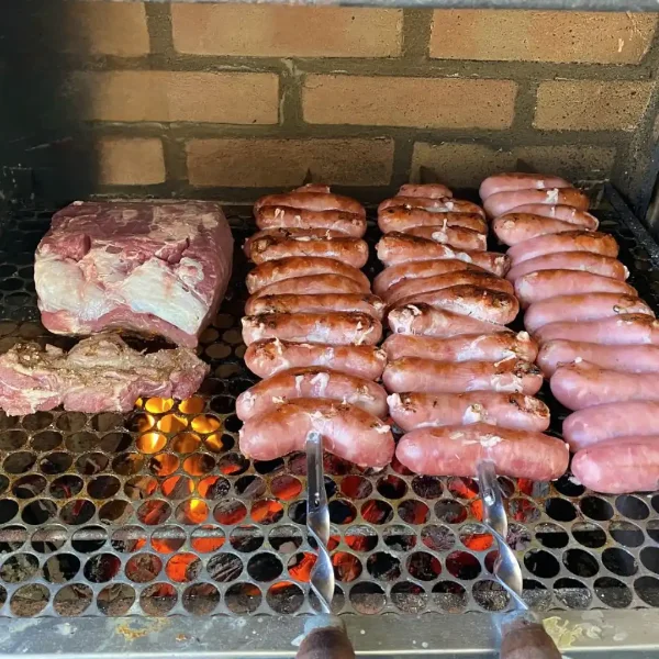 Evento com churrasqueiro profissional realizado pela BW Assados em Campinas